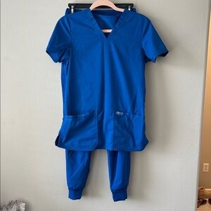 Scrubs 2 piece Cherokee Women's Blue Jogger Pant set.